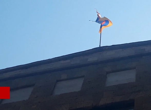 ԲԴԽ-ն անարգում է պետական դրոշը (տեսանյութ)
